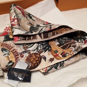 Authentic Louis Vuitton Voyage Extraordinaire Bandeau Tropical Print